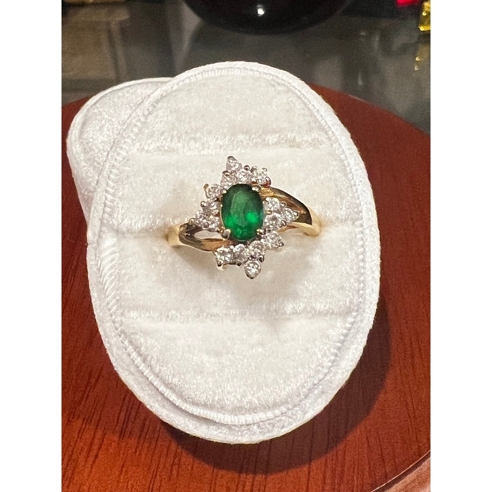 Vtg Emerald Green Oval Cluster Gold Tone Bypass Cocktail Ring Size 7.75